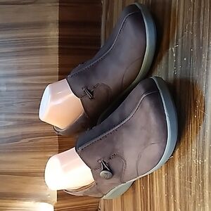 Clarks Unstructured 10 plum color slide on comfort shoes